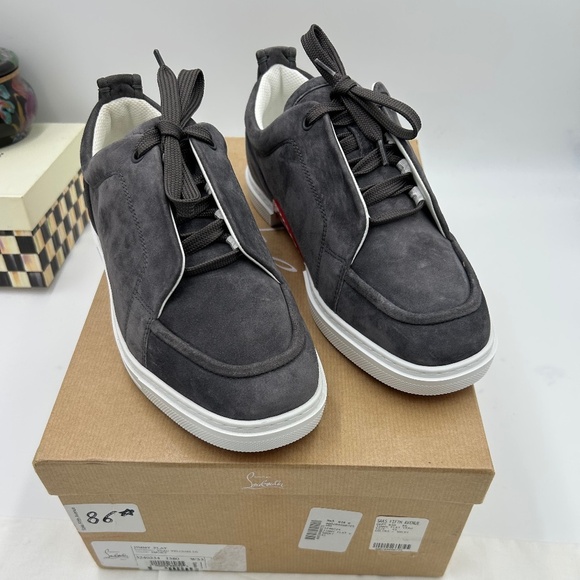Men’s Christian Louboutin Jimmy low top suede sneakers size 41 made in Italy